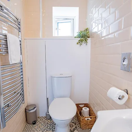 Eyre View - 2 Apartment