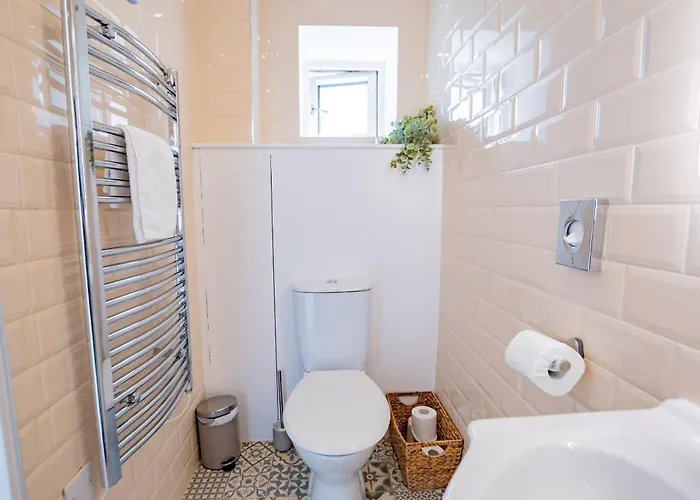 Eyre View - 2 Apartment